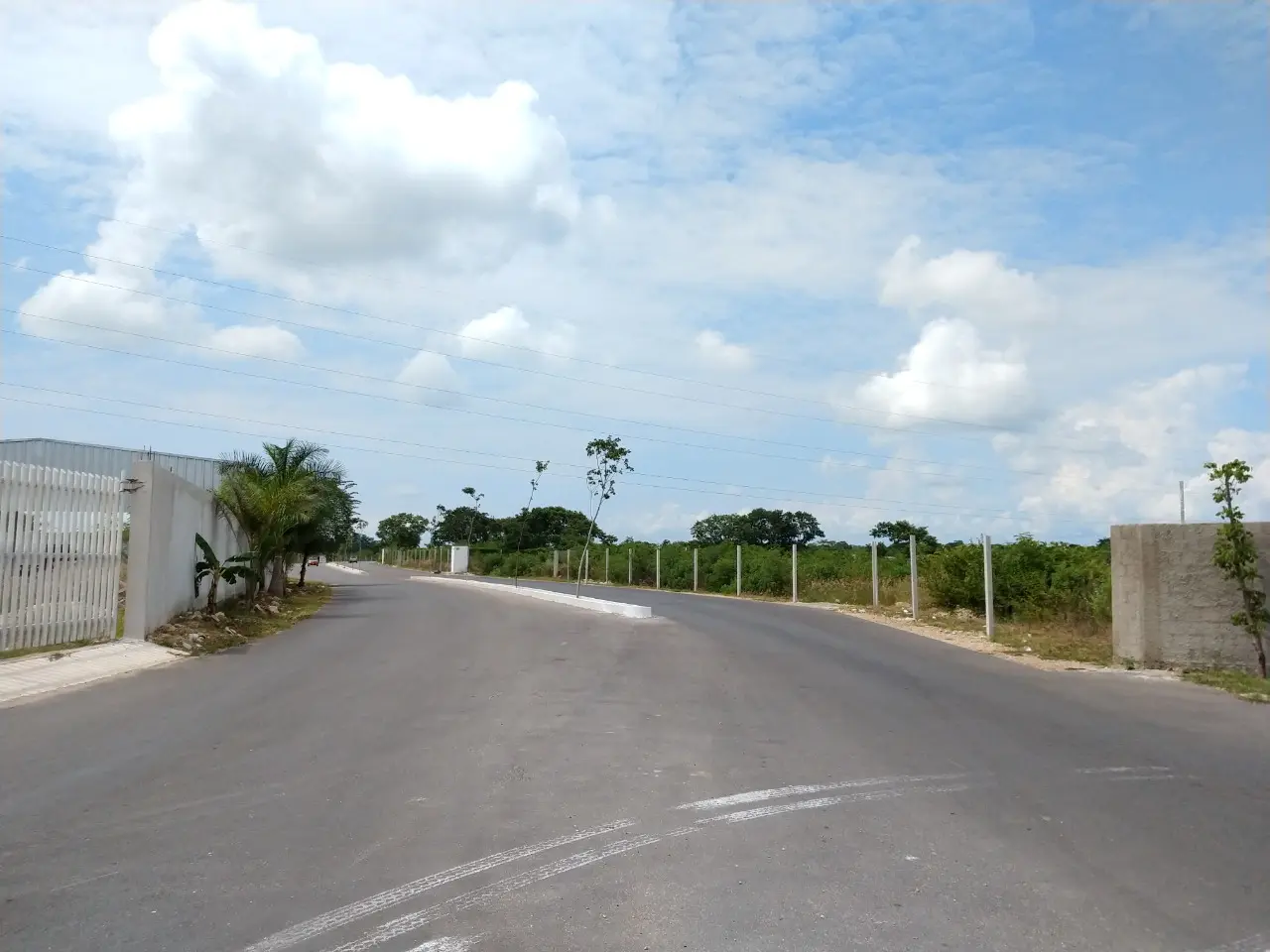 Calle principal Periférico 2.08